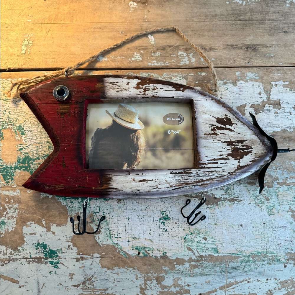 WOODEN FISH PHOTO HANGING FRAME